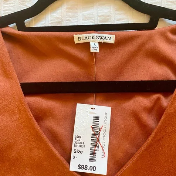 Black Swan velvet mini dress in rust (with pockets!) - Picture 4 of 4